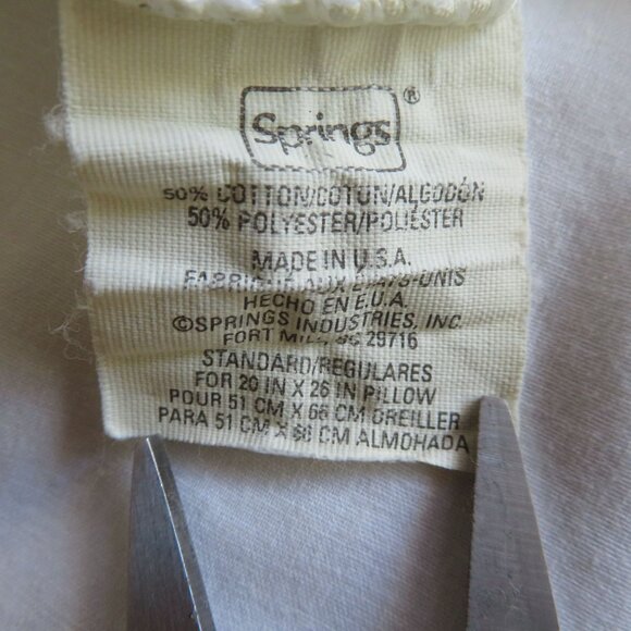 Vintage White Standard Pillowcases 2 Embroidered Scalloped Edges 20"x26" Cottage - Picture 9 of 10